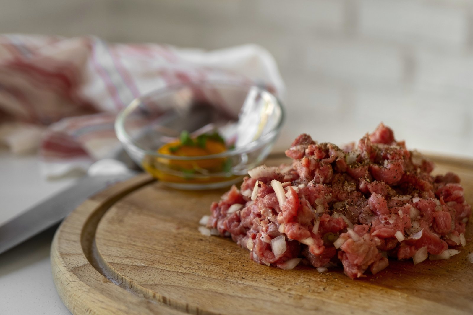 steak-tartar-dish-with-beef-other-ingredientseditada